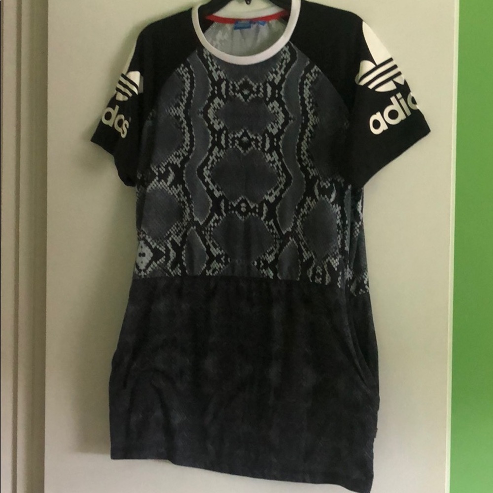 Adidas T-shirt w/ pockets!!!